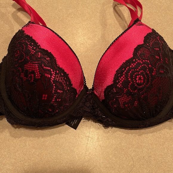 Hot pink black lace push-up wire 36c bra - Picture 2 of 3